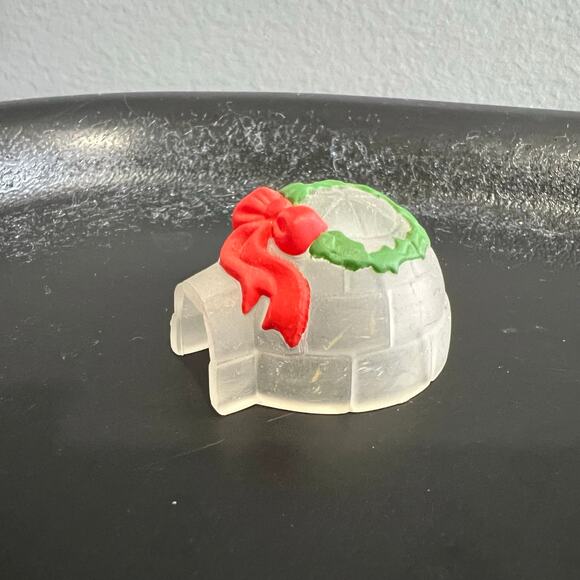 Vintage 1993 Hallmark Merry Miniatures Christmas Eskimo Boy and Igloo - Picture 5 of 8